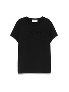 T-shirt per bambina Moncler Enfant nera con logo in rilievo e toppa sulla manica K29548C0001689AT9 999 MONCLER KIDS 