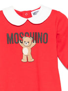 Pigiama per neonati Moschino Kids rosso con stampa Teddy e colletto alla Peter Pan MXY037LCA40 50109 MOSCHINO KIDS 
