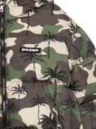 Piumino per bambino Palm Angels Kids verde con stampa camouflage PBEJ005F25FAB001 8403 PALM ANGELS KIDS 