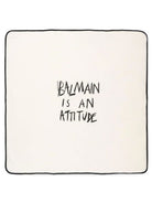 Coperta per neonati Balmain Kids bianca con scritta "Balmain is an attitude" sul davanti BZ0310 Z3672 102NE BALMAIN KIDS 