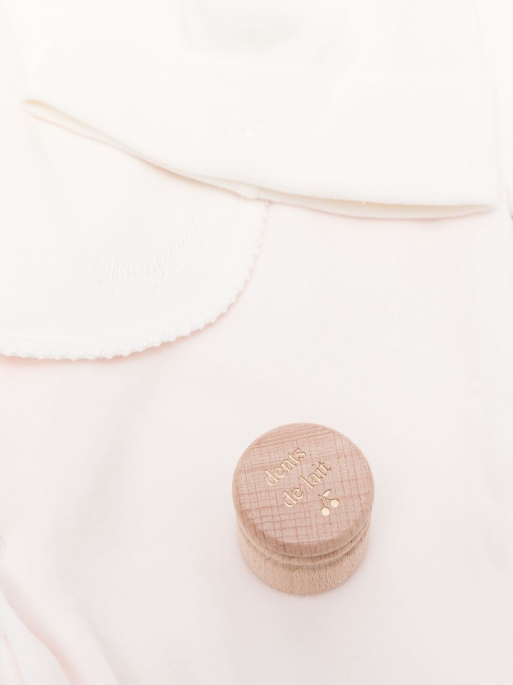 Set tutina, bavaglino e berretto per neonata Bonpoint Kids rosa con colletto ricamato PEXKIKN0101 021 BONPOINT KIDS 