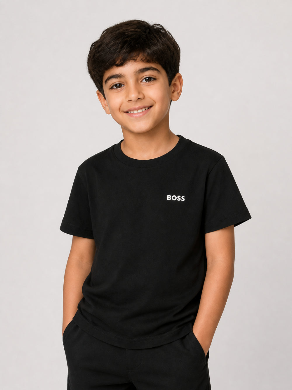 T-shirt per bambino Boss Kids nera con logo goffrato bianco J25P23 09B BOSS KIDS 
