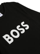 T-shirt per bambino BOSS Kids nera con logo goffrato bianco J25P24 09B BOSS KIDS 