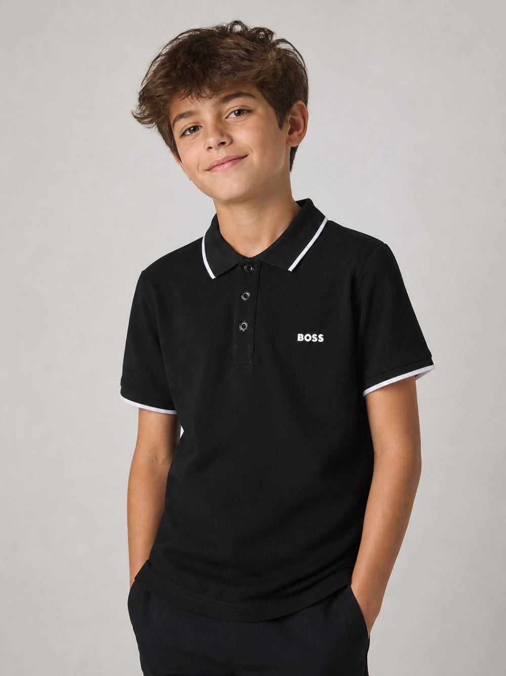 Polo per bambino Boss Kids nera con logo goffrato J25P26 09B BOSS KIDS 