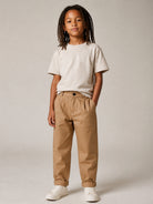 Pantaloni per bambino Boss Kids marroni con dettaglio plissettato J53350 269 BOSS KIDS 