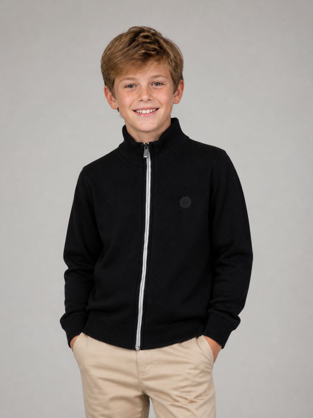 Cardigan per bambino Boss Kids nero con applicazione logo J53360 09B BOSS KIDS 