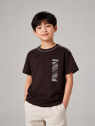 T-shirt per bambino Boss Kids marrone con stampa con logo sul davanti J53413 343 BOSS KIDS 