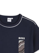 T-shirt per bambino Boss Kids blu con logo sul davanti J53413 849 BOSS KIDS 