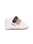 Sneakers per neonato Boss Kids bianco con design a inserti J53553 10P BOSS KIDS 