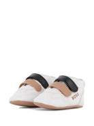 Sneakers per neonato Boss Kids bianco con design a inserti J53553 10P BOSS KIDS 
