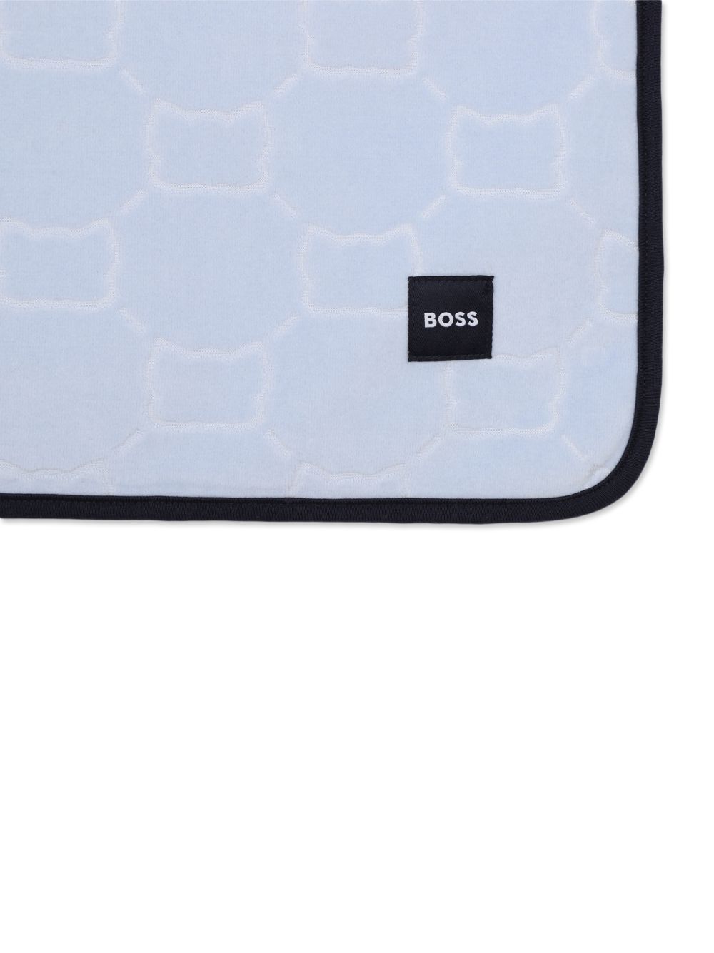Coperta per neonato Boss Kids azzurra con logo sul davanti J53638 771 BOSS KIDS 