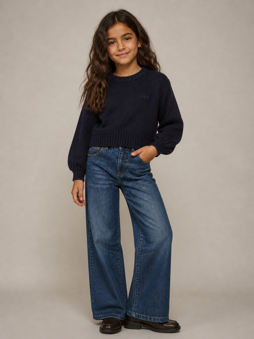 Maglione per bambina Chloé Kids blu con logo ricamato sul davanti C21292 859 CHLOE' KIDS 