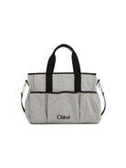 Borsa fasciatoio per neonati Chloé Kids grigia con logo ricamato frontale C21398 A46 CHLOE' KIDS 