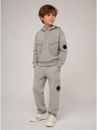 Pantaloni per bambino C.P. Company Kids grigio con tasca cargo laterale CUP01LLCA76 60503 C.P.COMPANY KIDS 