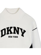 Maglione per bambina DKNY Kids bianco con logo sul davanti D62897 N50 DKNY KIDS 