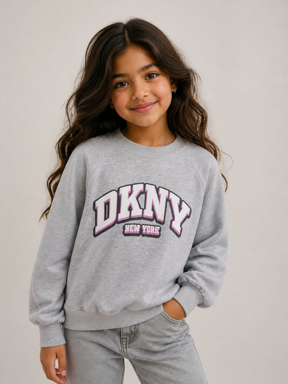 Felpa per bambina DKNY Kids grigia con applicazione logo D62905 A32 DKNY KIDS 
