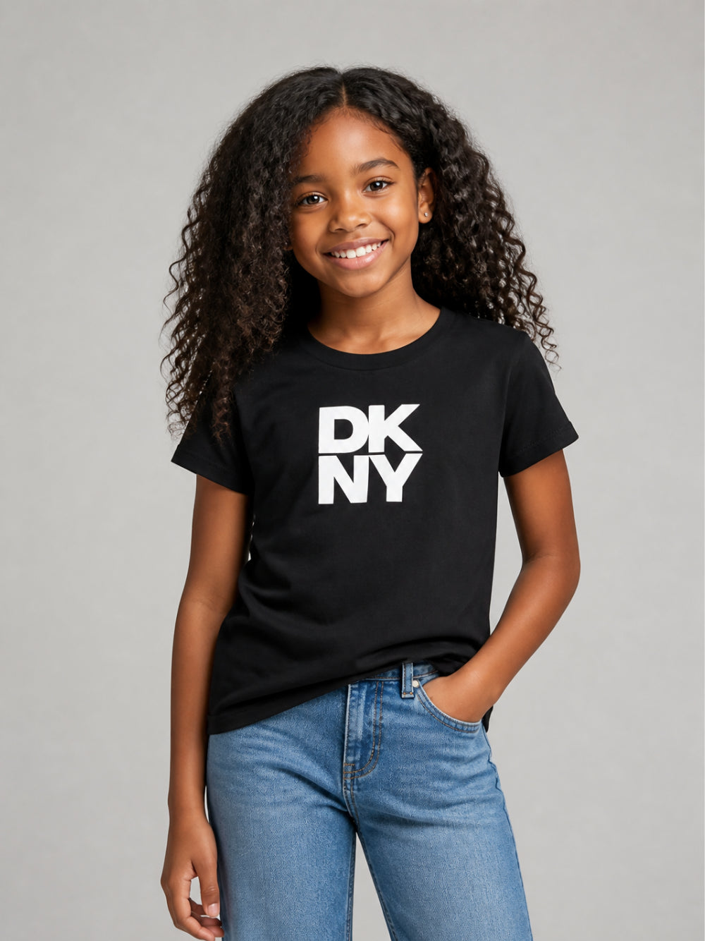 T-shirt per bambina Dkny kids nera con stampa logo D62916 09B DKNY KIDS 