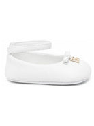 Ballerine per neonata Dolce & Gabbana Kids bianche con placca logo DK0065 AB793 80001 DOLCE & GABBANA KIDS 