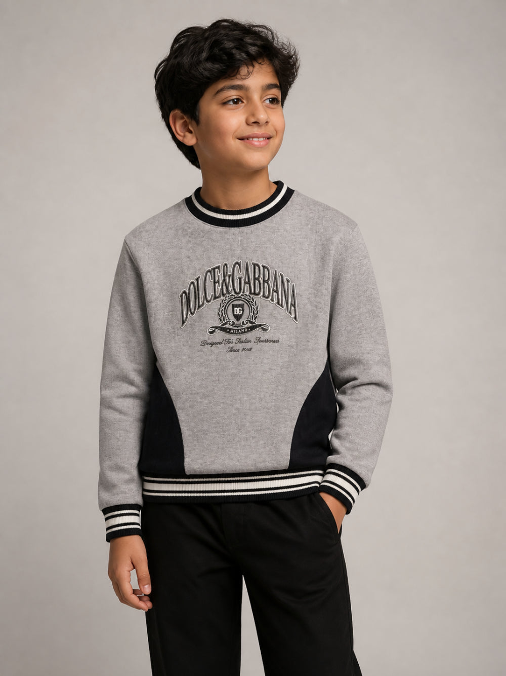 Felpa per bambino Dolce & Gabbana Kids grigia con inserti colorati L4JWNU G7P6H S9000 DOLCE & GABBANA KIDS 