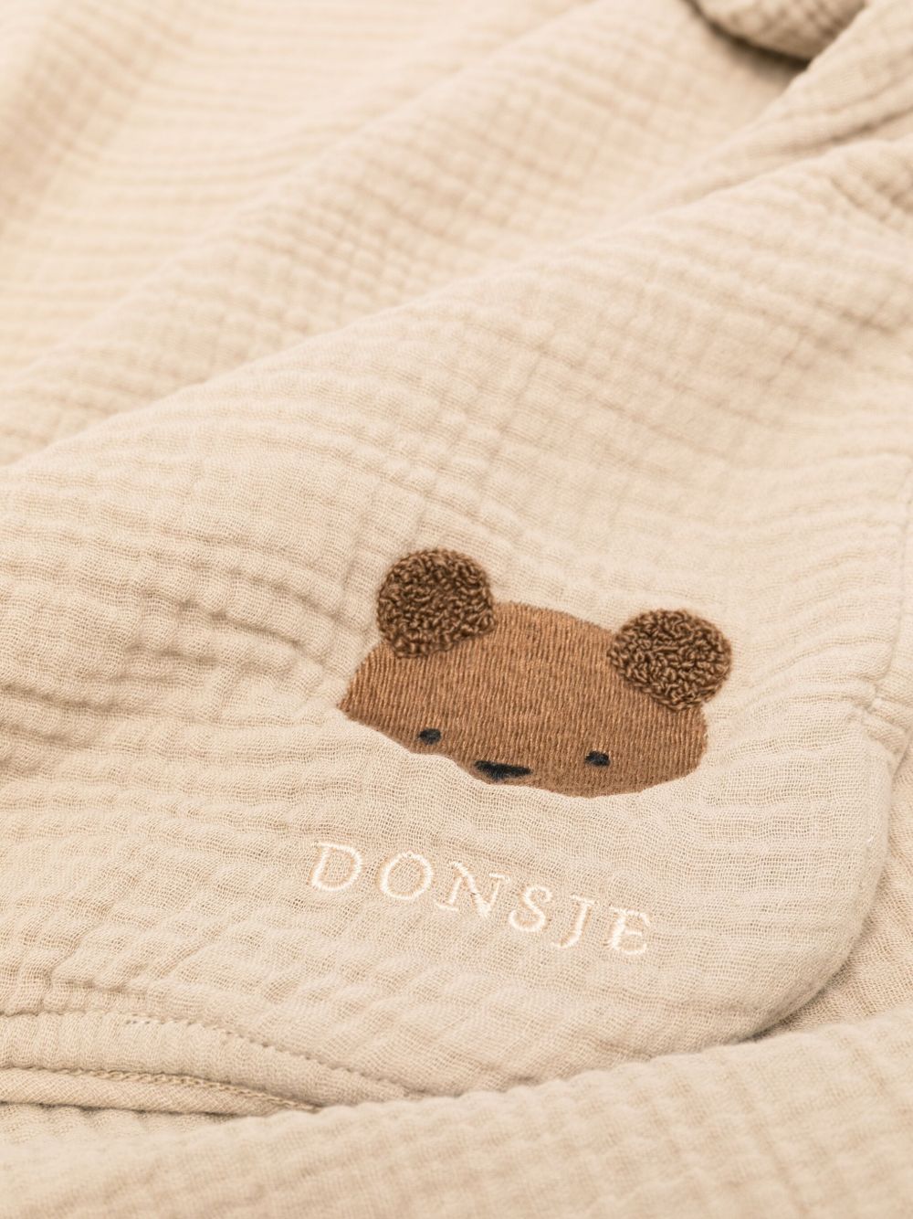 Coperta per neonati Donsje Kids beige con motivo a orsetto ricamato 7100101 00017 DONSJE KIDS 