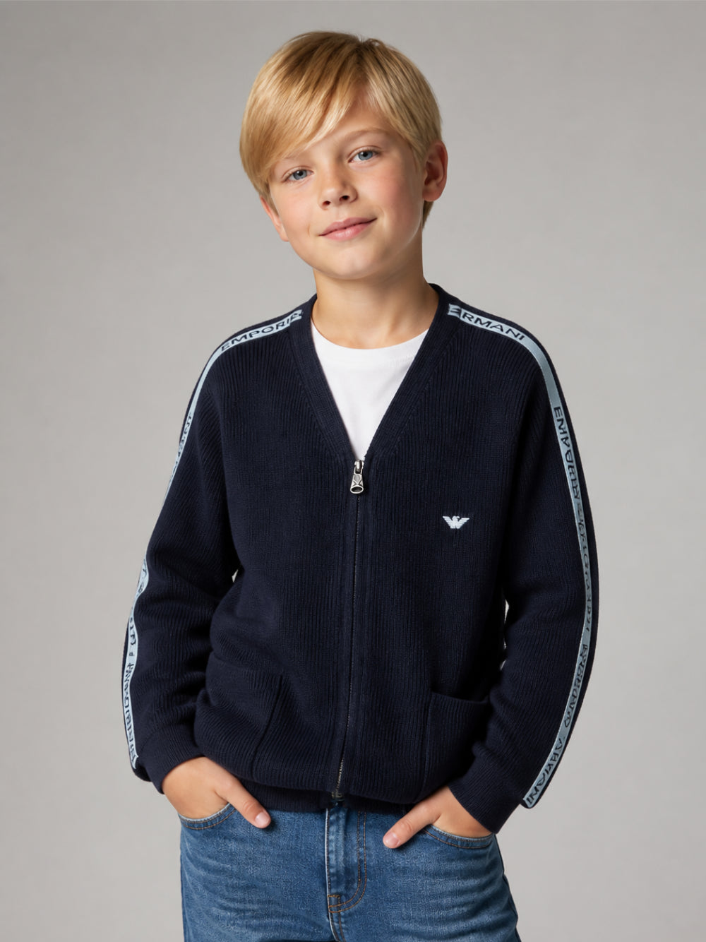 Cardigan per bambino Emporio Armani Kids blu navy con dettaglio logo sullle maniche EB001585 AF27315 UB118 EMPORIO ARMANI KIDS 