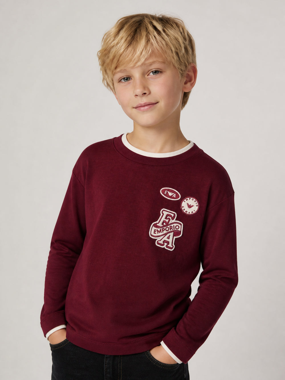T-shirt per bambino Emporio Armani Kids bordeaux con patch logo EB001675 AF13715 UA343 EMPORIO ARMANI KIDS 