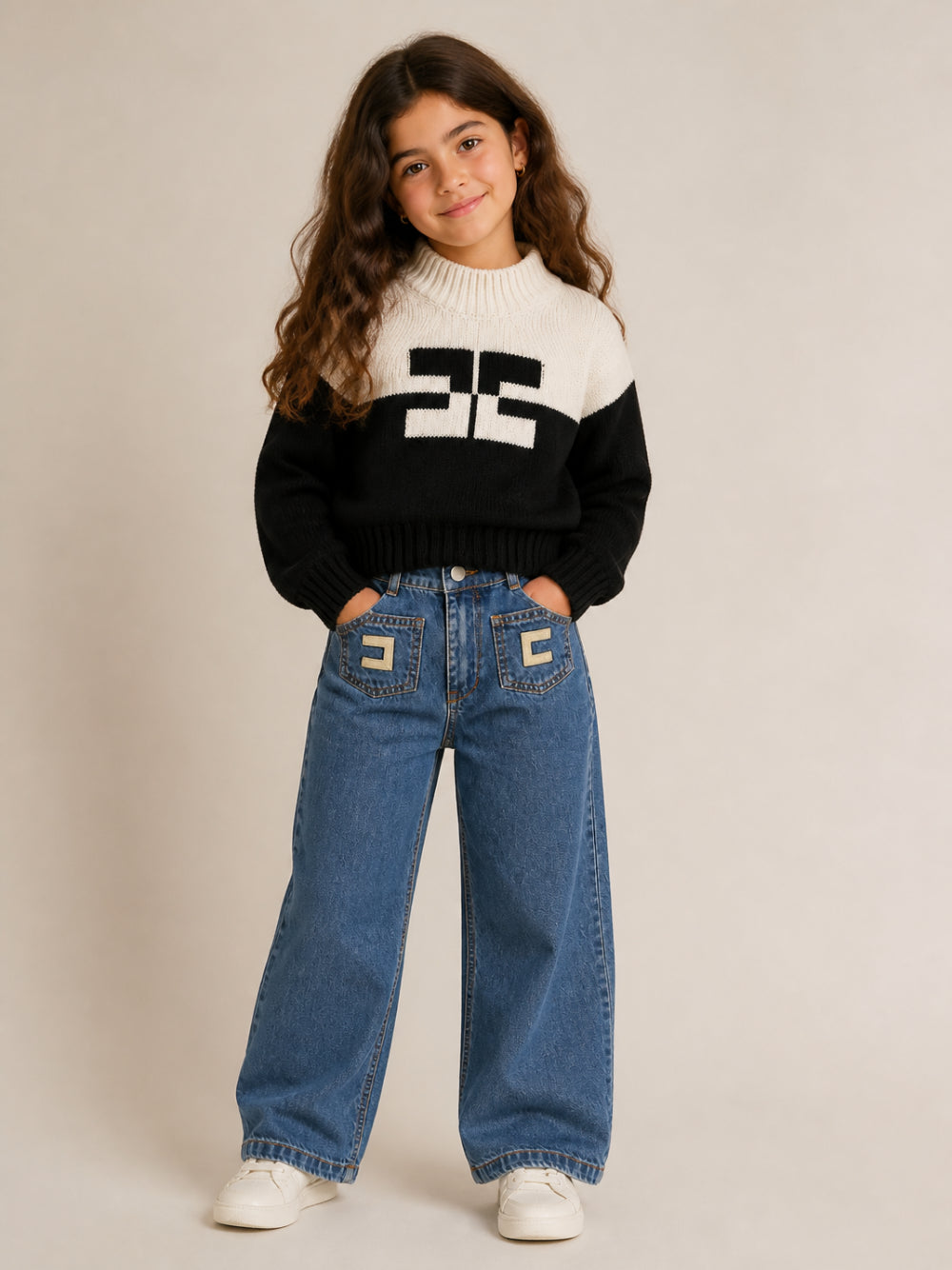 Maglione per bambina Elisabetta Franchi La Mia Bambina bianco e nero con logo ricamato sul davanti EFMA215CFL098 D748 ElISABETTA FRANCHI KIDS 