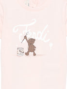 T-shirt per neonata Fendi Kids rosa con logo sul davanti BUI120 AY8D F1UL9 FENDI KIDS 