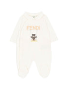 Set tutina, berretto e bavaglino per neonati Fendi Kids bianco con stampa orsetto BUK167 ST8 F0TU9 FENDI KIDS 