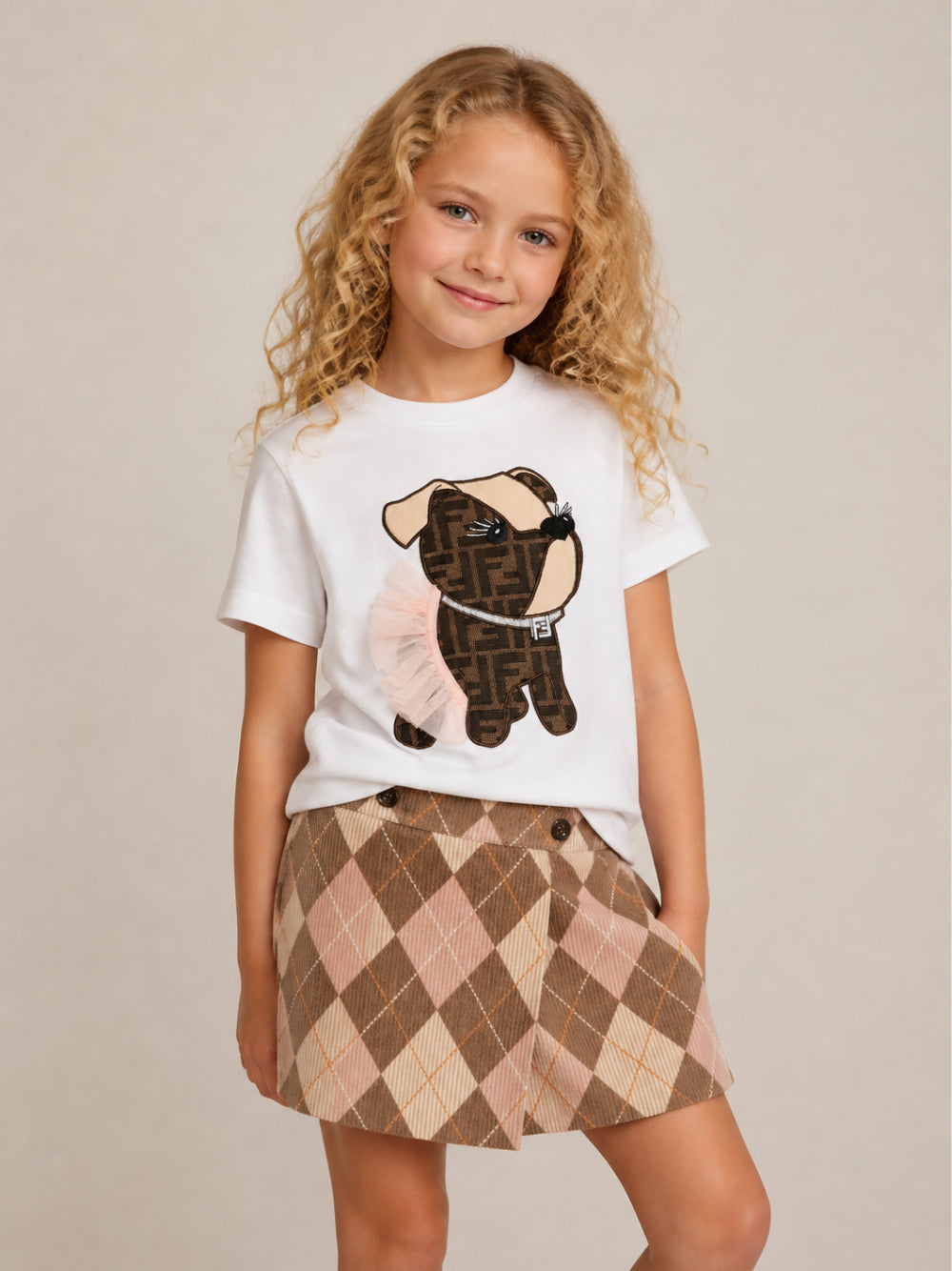 T-shirt per bambina Fendi Kids bianca con applicazione sul davanti JFI418 AVWL F0TU9 FENDI KIDS 
