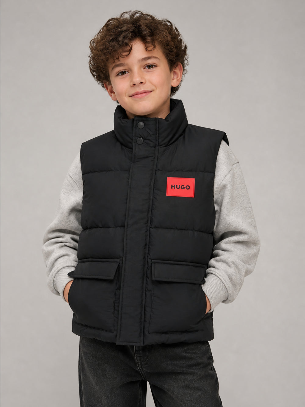 Giubbino per bambino Hugo Kids nero con patch logo sul davanti G01180 09B Hugo KIDS 
