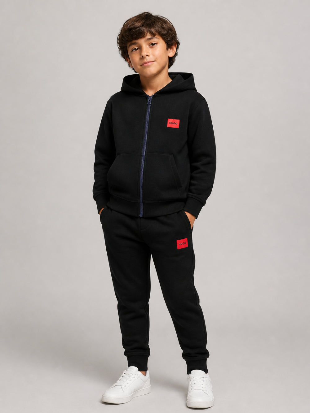 Pantaloni sportivi per bambino Hugo Kids neri con logo sul davanti G01182 09B Hugo KIDS 