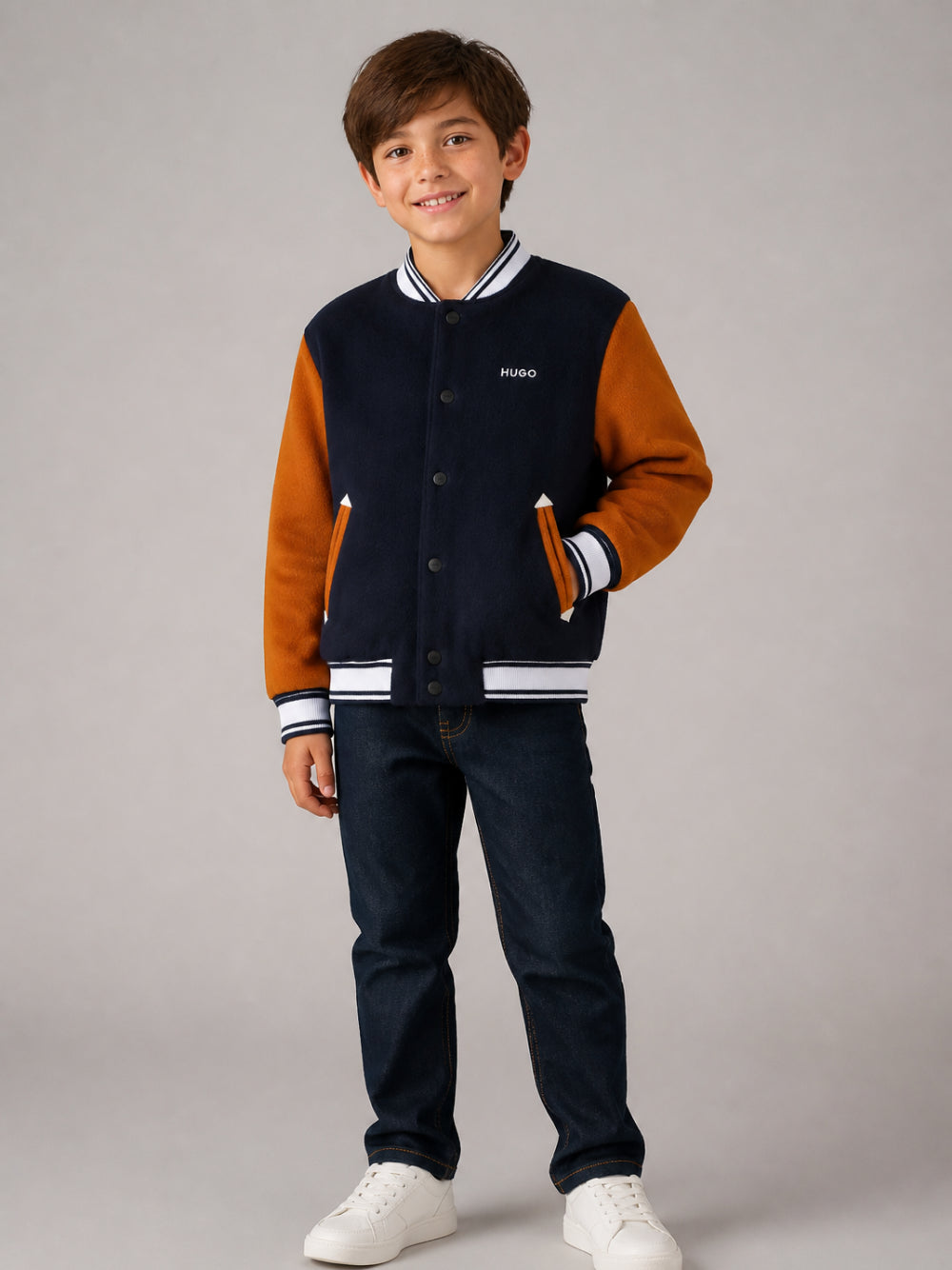 Giubbino per bambino Hugo Kids blu con logo ricamato sul davanti G01252 85C Hugo KIDS 