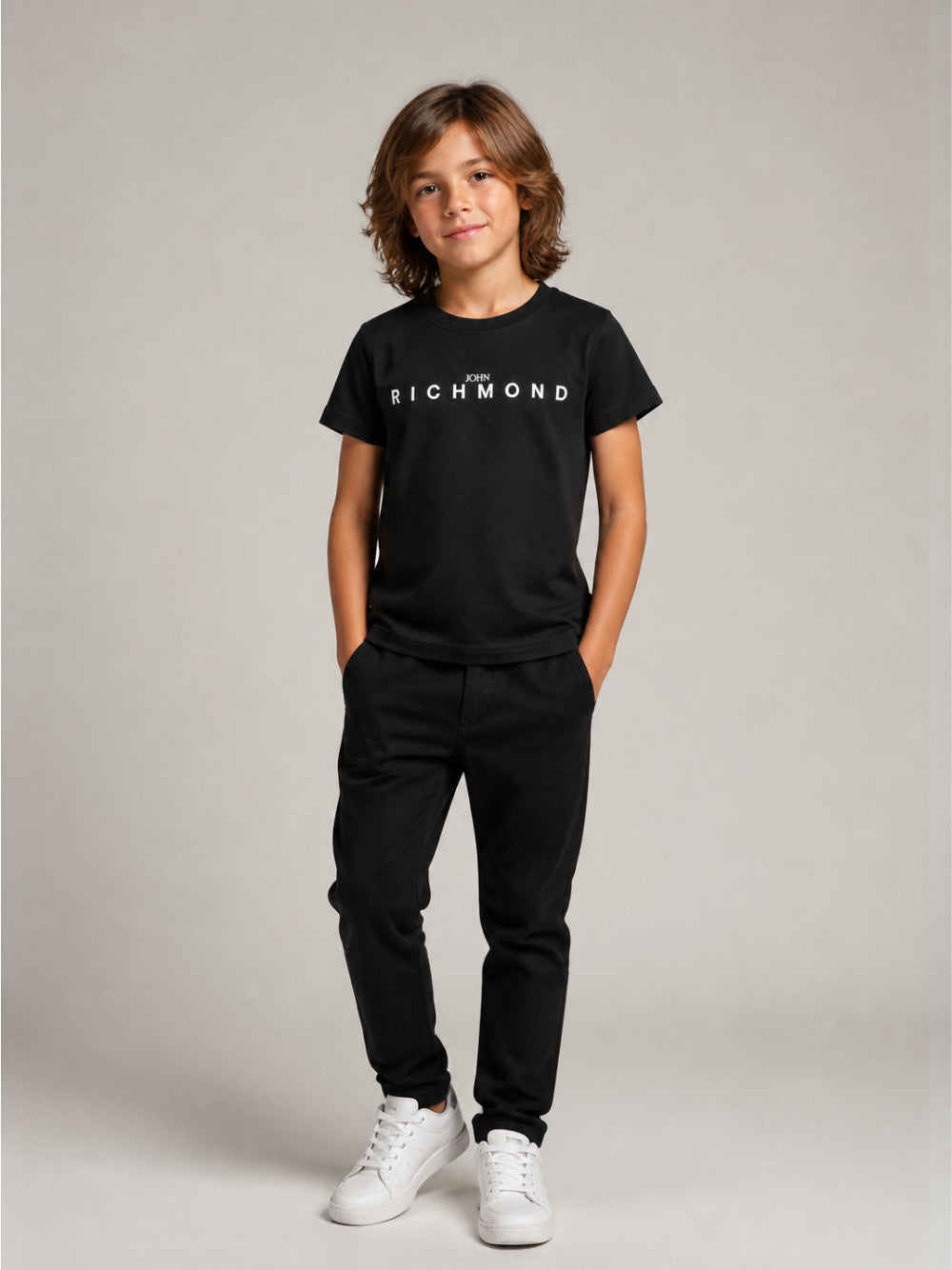 T-shirt per bambino John Richmond Kids nera con logo sul davanti RBA26009TS BLACK JOHN RICHMOND KIDS 
