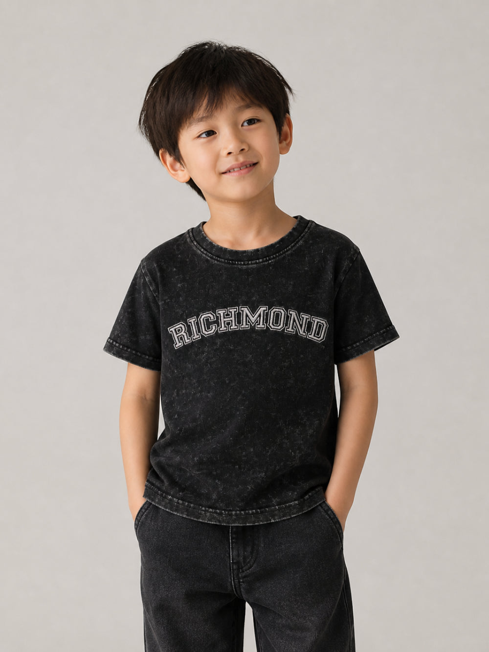 T-shirt per bambino John Richmond Kids nera con dettaglio logo RBA26011TS BLACK JOHN RICHMOND KIDS 