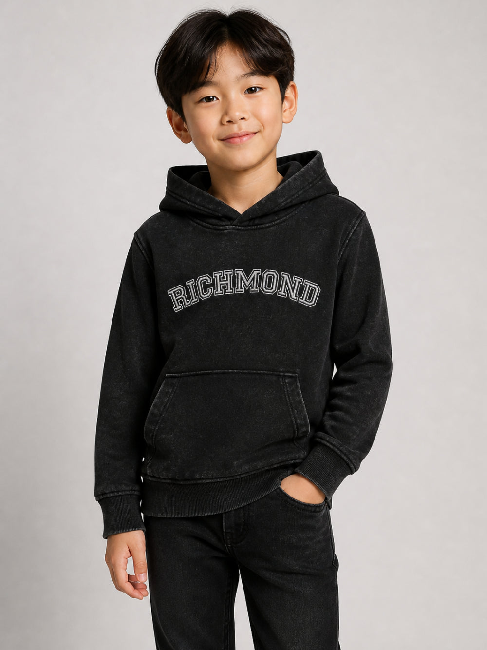Felpa per bambino John Richmond Junior nero con logo sul davanti RBA26049FE BLACK JOHN RICHMOND KIDS 