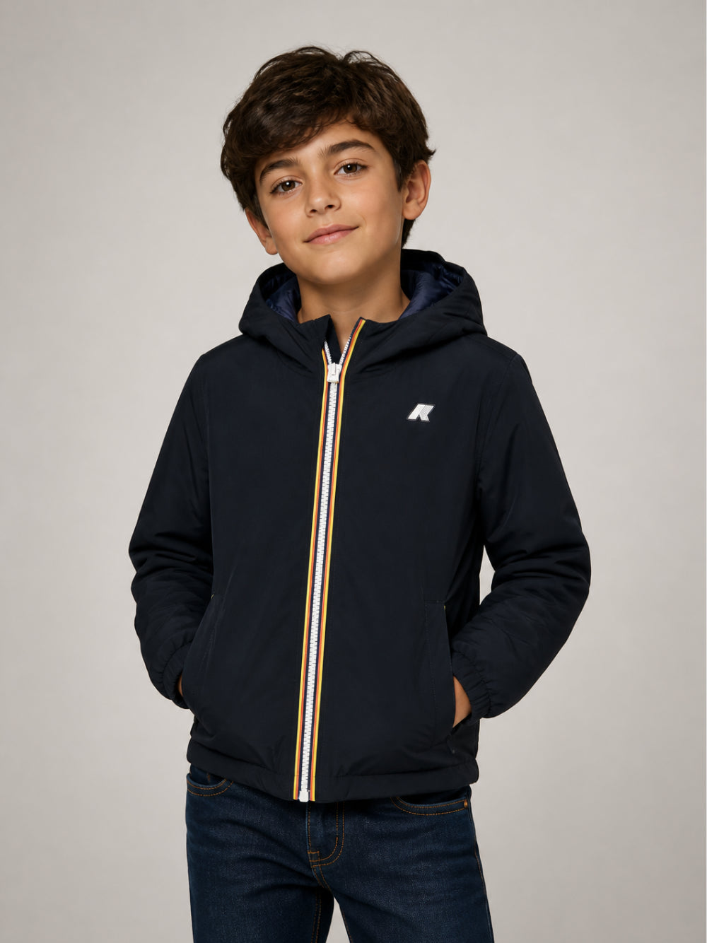 Giubbino per bambini K-WAY Kids nero con logo sul davanti K5128VW DBH K-WAY KIDS 