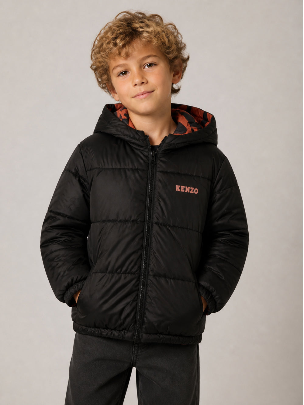 Giubbino per bambino Kenzo Kids nero con logo stampato sul davanti K61935 09B KENZO KIDS 