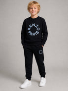 Tuta sportiva per bambino Kenzo Kids nera con logo stampato sul davanti K62039 845 KENZO KIDS 