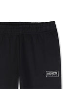 Pantaloni sportivi per bambino Kenzo Kids neri con logo applicato sul davanti K62042 09B KENZO KIDS 