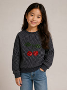 Felpa per bambina Konges Slojd Kids blu con motivo a ciliegie sul davanti KS106113 P30132 KONGES SLOJD KIDS 
