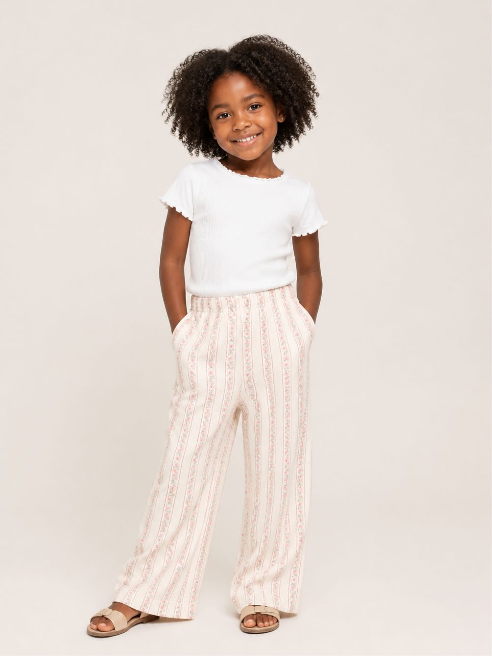 Pantaloni per bambina Louise Misha Kids bianchi con stampa a fiori GRI-W26-S0192 CREAM LOUISE MISHA KIDS 