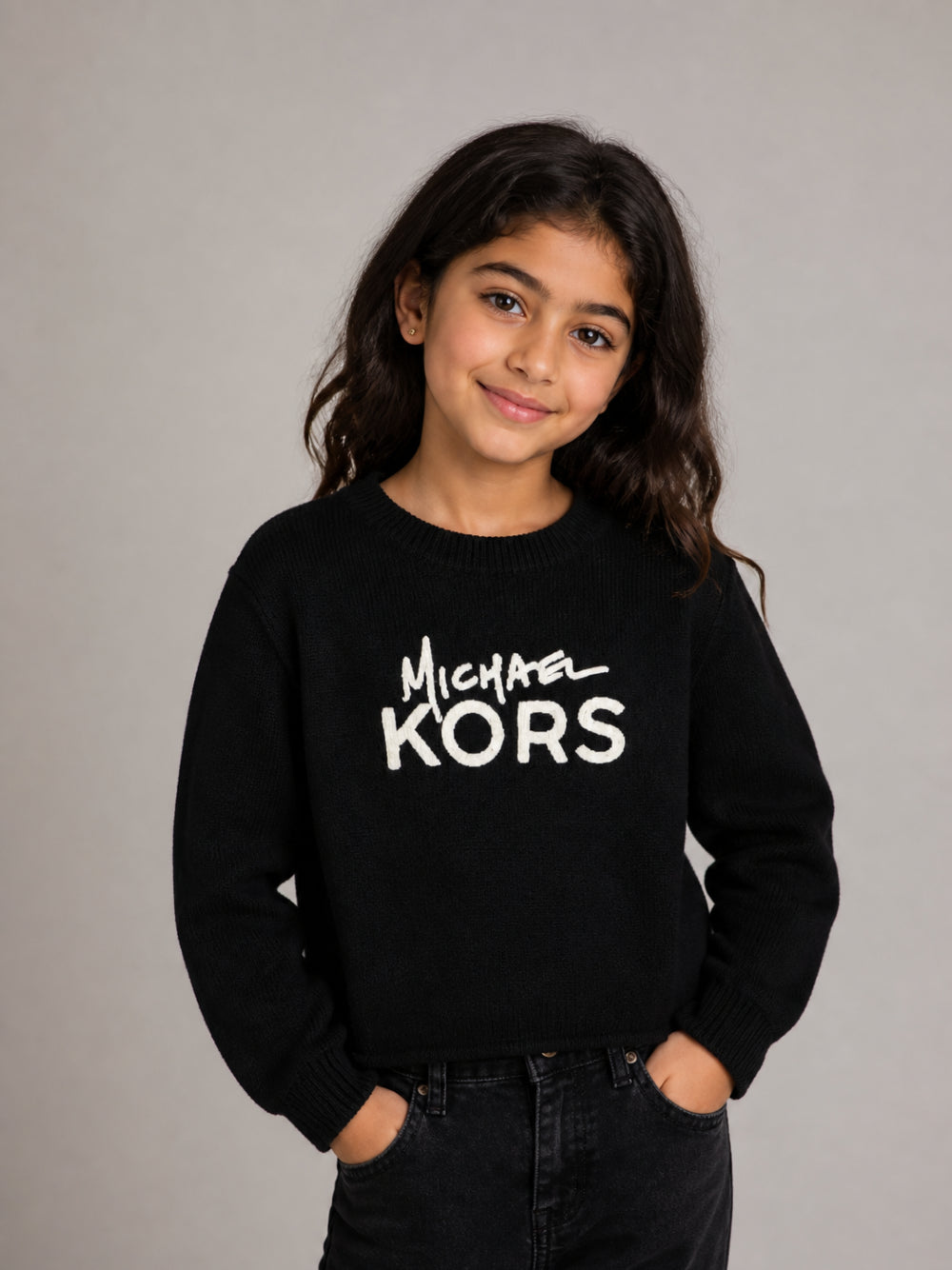 Maglione per bambina Michael Kors Kids nera con logo sul davanti R30718 09B MICHAEL KORS KIDS 