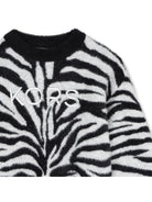Maglione per bambina Michael Kors Kids bianco e nero con motivo zebrato R30719 09B MICHAEL KORS KIDS 