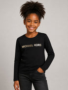 T-shirt per bambina Michael Kors Kids nera con logo sul davanti R30829 09B MICHAEL KORS KIDS 