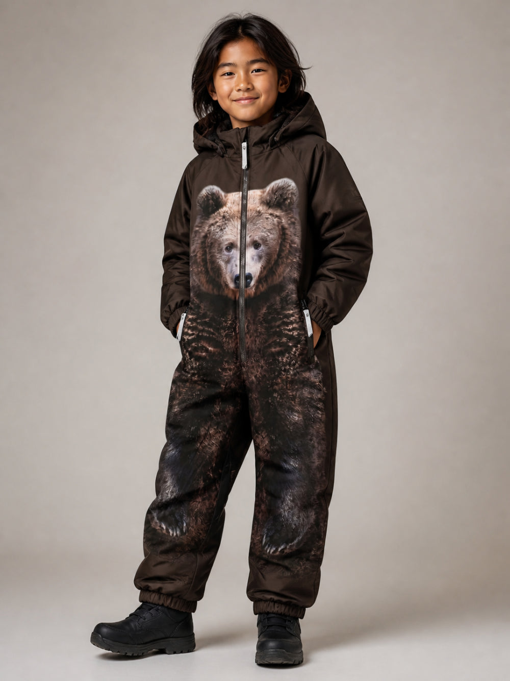 Tuta da neve per bambino Molo Kids marrone con stampa grafica orso 5W26N203 5712 MOLO KIDS 