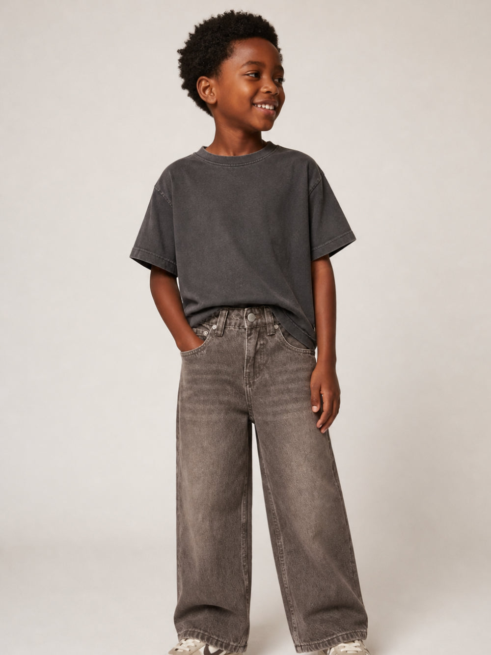 Pantaloni per bambino Molo Kids marrone sbiadito a gamba larga 6W26I112 5931 MOLO KIDS 