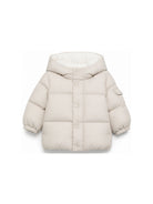 Giubbino per neonato Moncler Enfant beige chiaro con patch logo sulla manica L29511A00001597YW 20N MONCLER KIDS 