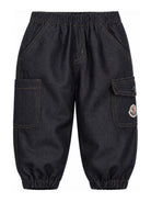 Pantaloni cargo per neonato Moncler Kids in denim blu con tasche laterali L29512A00002599LQ 77A MONCLER KIDS 