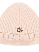 Cappello per neonata Moncler Kids rosa con motivo a coste L29513B00004M4281 51M MONCLER KIDS 